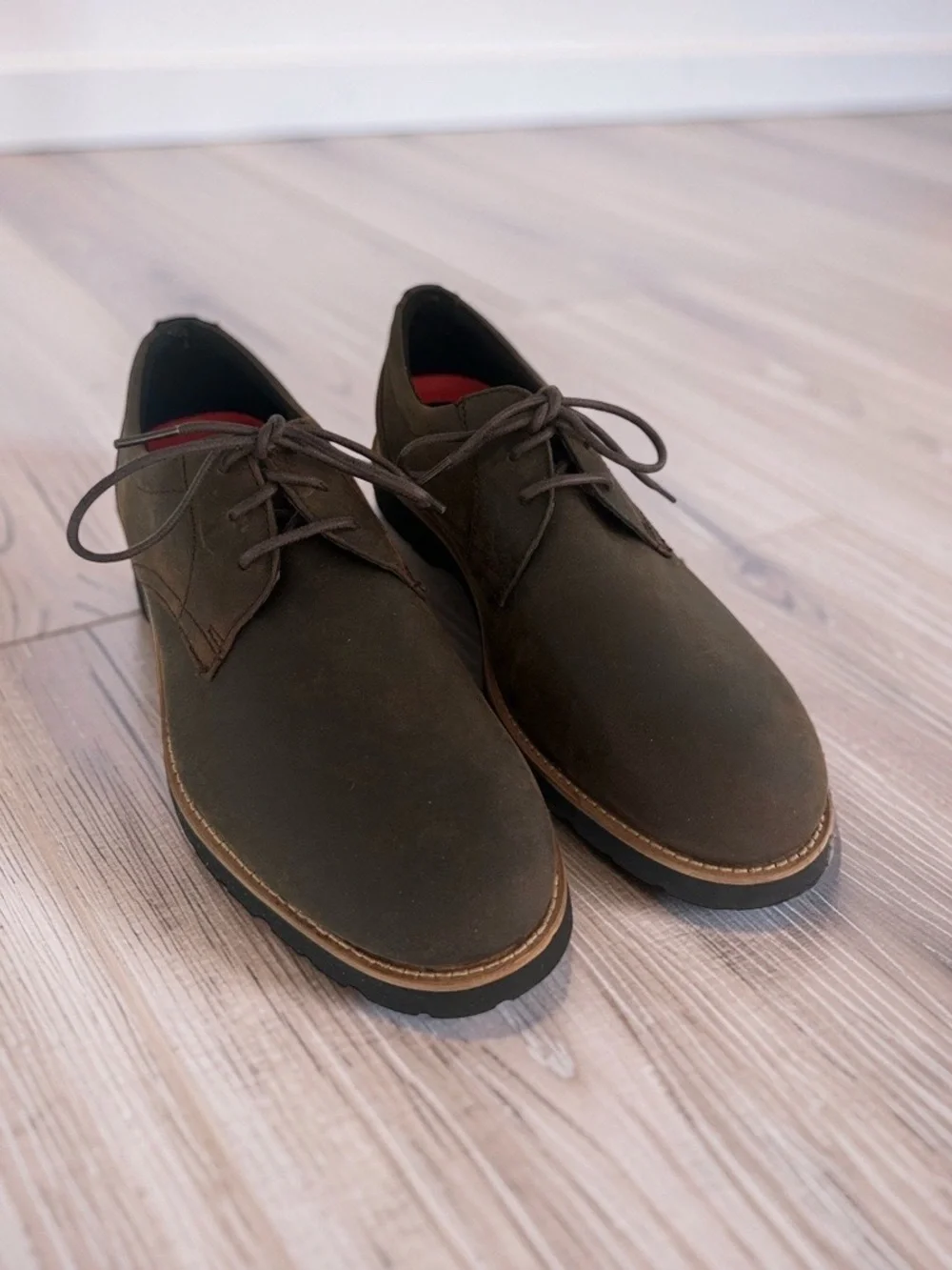 Rockport Men's Brown Nubuck Shoe with Trutech Cushioning Size 9.5